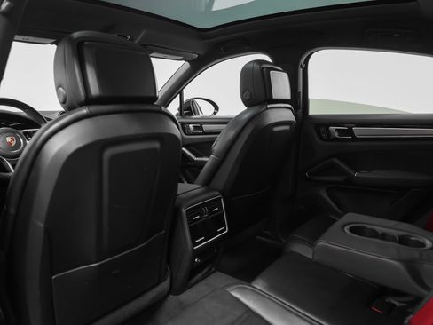 Certified 2022 Porsche Cayenne Platinum Edition AWD/4WD image 42