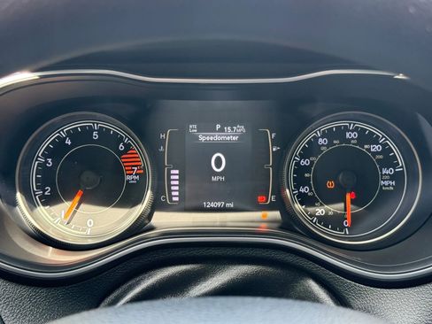Used 2019 Jeep Cherokee Latitude w/ Popular Appearance Group FWD image 12