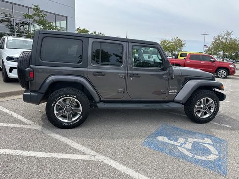 Used 2019 Jeep Wrangler Unlimited Sahara image 32