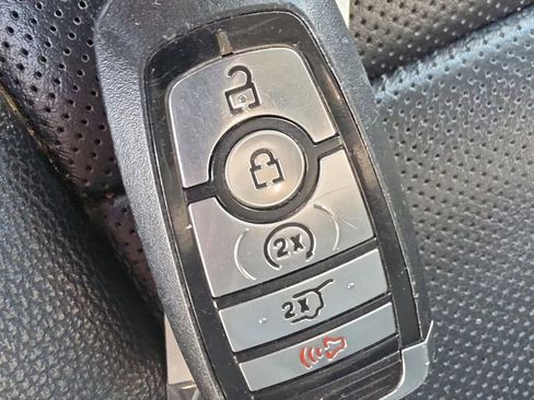 Used 2023 Ford Explorer Limited image 32