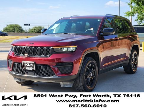 Used 2025 Jeep Grand Cherokee Altitude AWD/4WD image 3