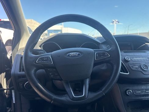 Used 2015 Ford Focus SE w/ Equipment Group 201A image 3