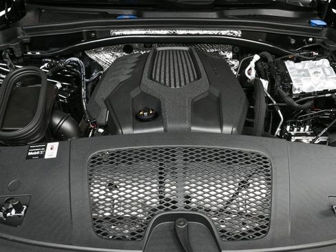 Certified 2026 Porsche Macan image 34