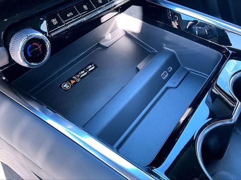 New 2026 Chevrolet Suburban LT w/ Comfort Package image 18