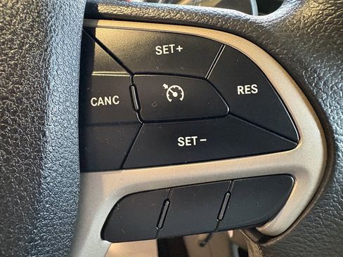 Used 2018 Jeep Cherokee Latitude image 12