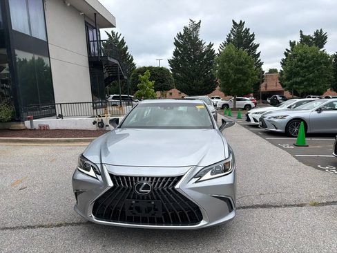 Used 2023 Lexus ES 350 w/ Premium Package FWD image 3