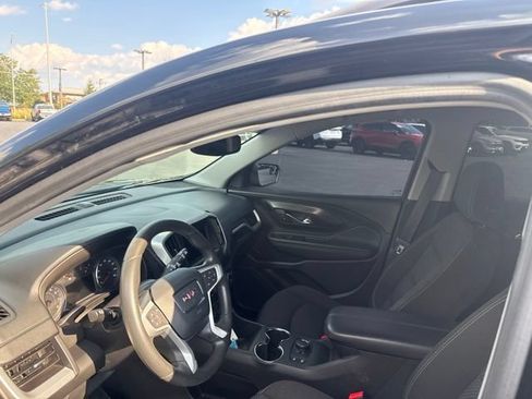 Used 2022 GMC Terrain SLE w/ Driver Convenience Package FWD image 10