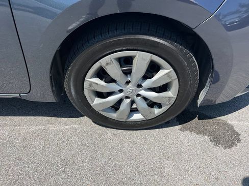 Used 2016 Toyota Corolla LE FWD image 12
