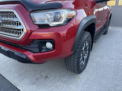 Used 2016 Toyota Tacoma TRD Off-Road w/ Towing Package AWD/4WD image 13