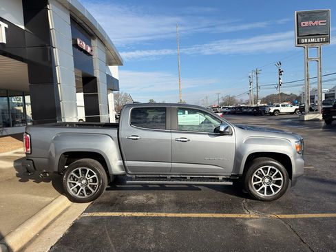 Certified 2022 GMC Canyon Denali image 4