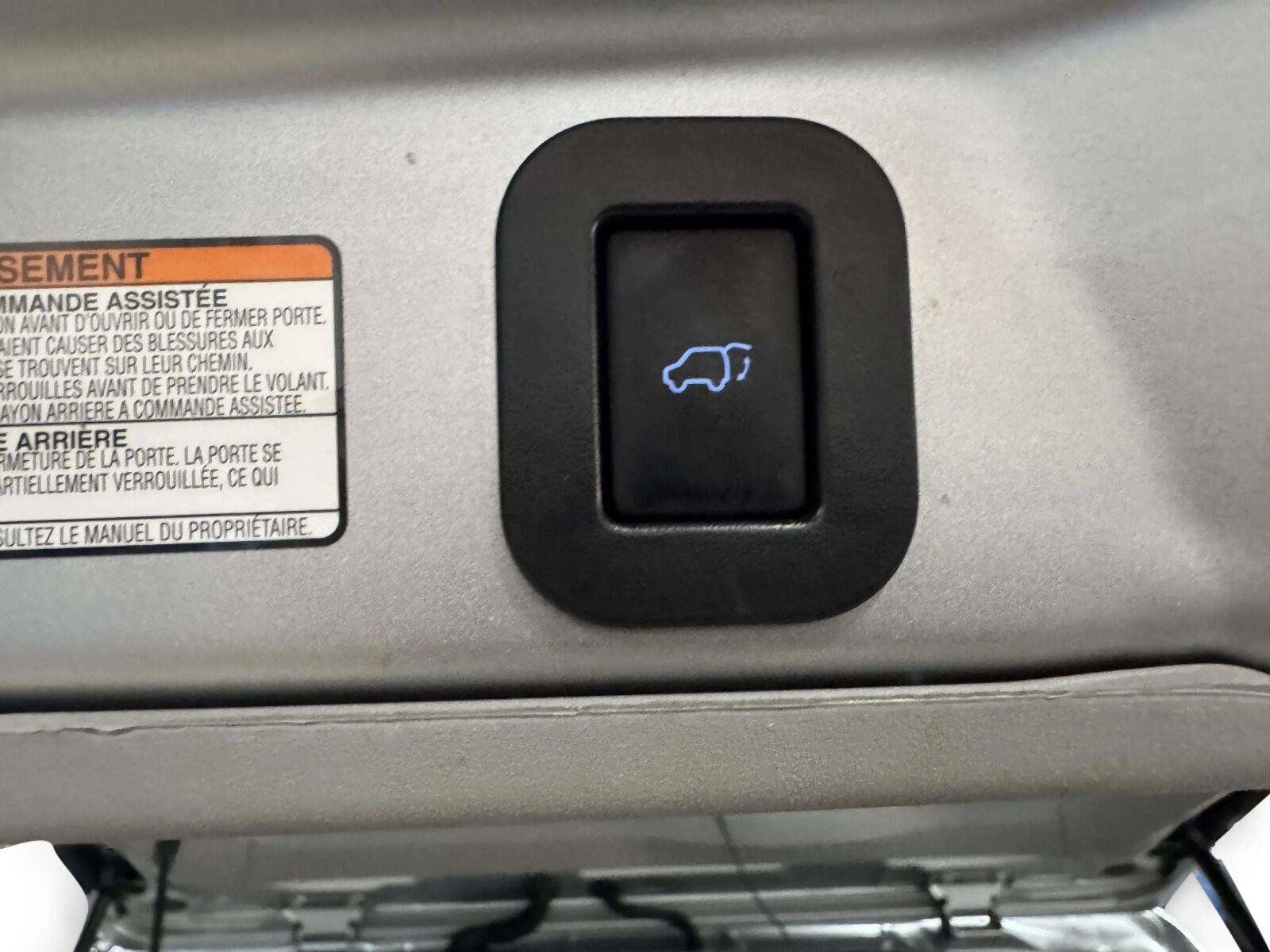 Used 2020 Toyota Sienna XLE Premium FWD image 47