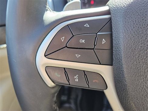 Used 2017 Jeep Grand Cherokee Limited w/ Luxury Group II image 23