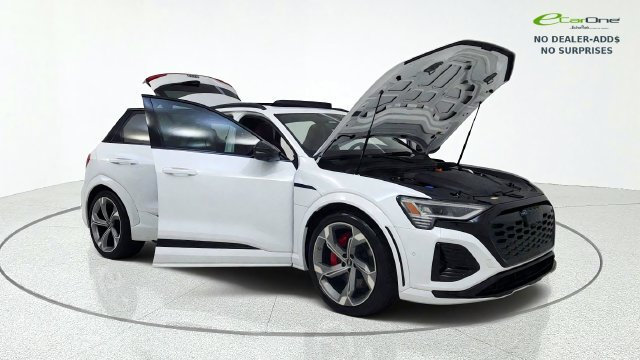 Used 2024 Audi Q8 e-tron Premium AWD/4WD image 11
