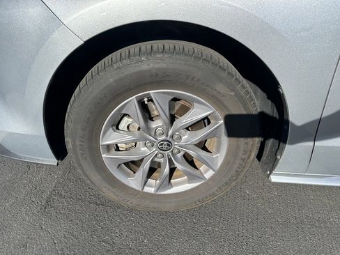 Certified 2024 Toyota Sienna XLE image 7