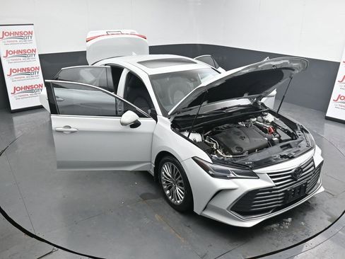 Used 2022 Toyota Avalon Limited image 43