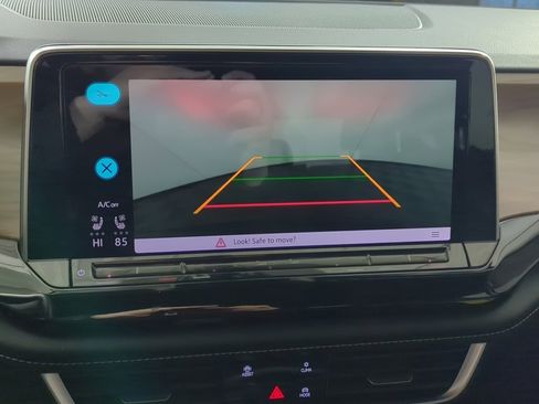 Used 2024 Volkswagen Atlas SE image 19