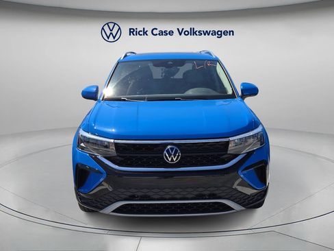 Certified 2023 Volkswagen Taos SE w/ Panoramic Sunroof Package image 3