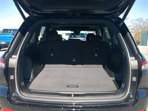 New 2026 Jeep Grand Cherokee Altitude image 11