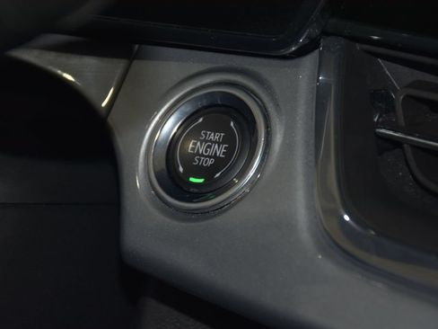 Used 2025 Chevrolet Trax LT FWD image 14