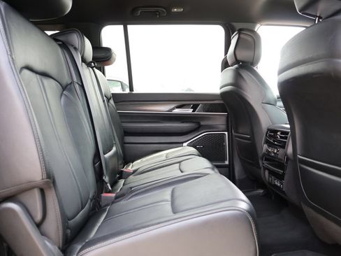 Used 2024 Jeep Wagoneer Series II w/ Flexible Seating Group AWD/4WD image 12