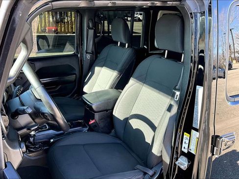 Used 2018 Jeep Wrangler Unlimited Sport S image 35