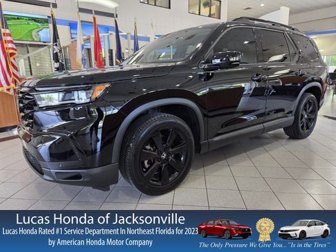 Used 2025 Honda Pilot Black Edition image 1