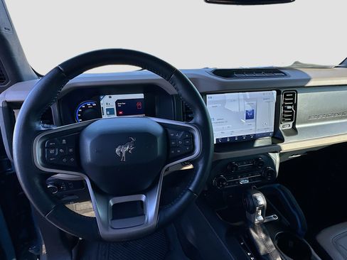 Used 2022 Ford Bronco Wildtrak image 11