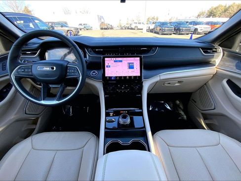 Certified 2024 Jeep Grand Cherokee Limited w/ Luxury Tech Group II image 14