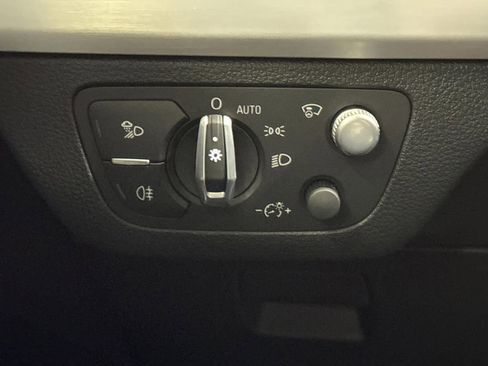 Used 2023 Audi Q5 e Prestige w/ Prestige Package image 26