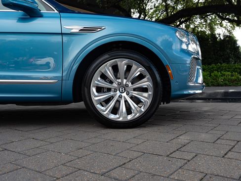 Used 2025 Bentley Bentayga Extended Wheelbase AWD/4WD image 6