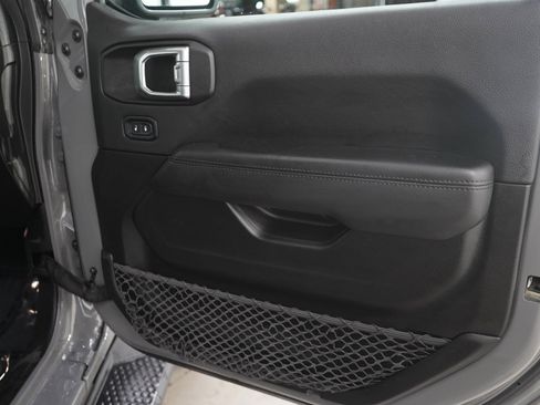 Used 2022 Jeep Wrangler Unlimited Sahara AWD/4WD image 9