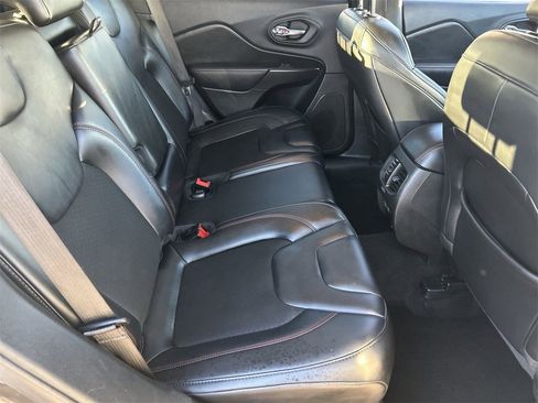 Used 2021 Jeep Cherokee Trailhawk image 10