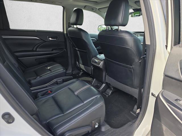 Used 2018 Toyota Highlander SE AWD/4WD image 11