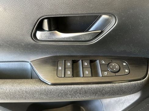 Used 2025 Nissan Kicks SV FWD image 11