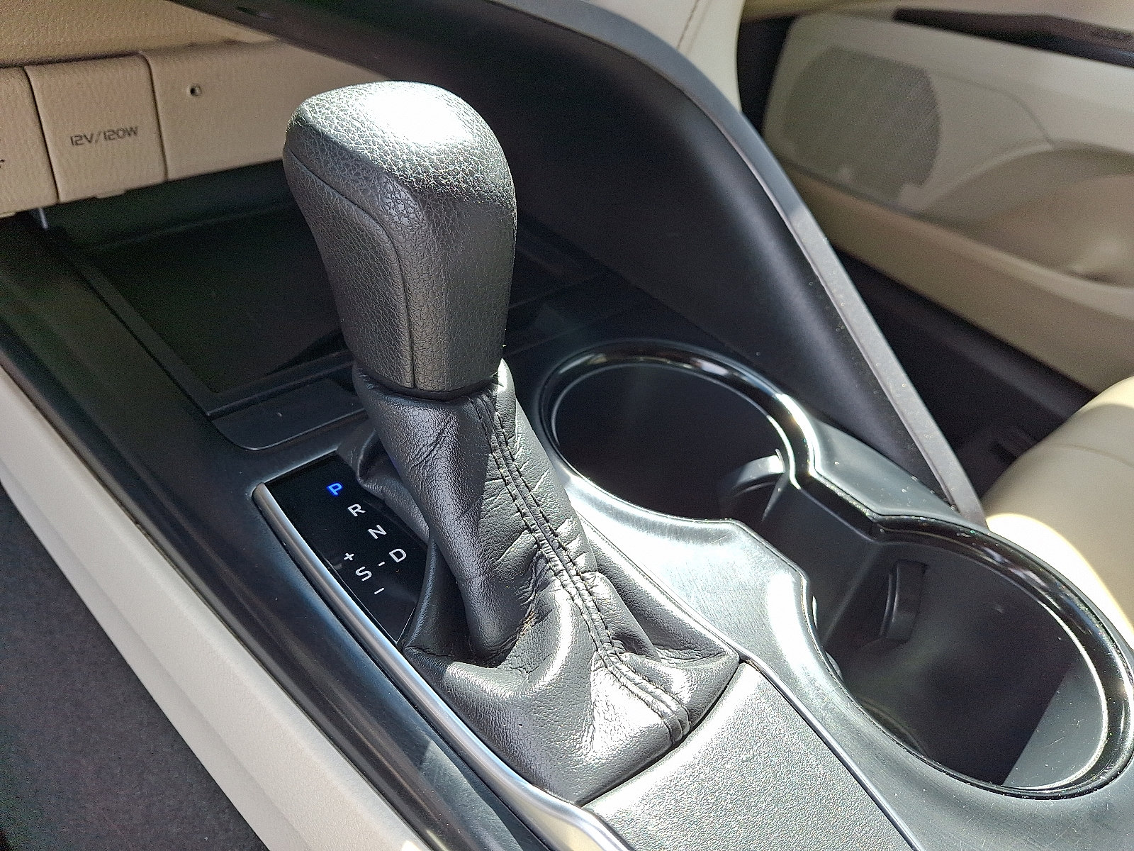 Used 2018 Toyota Camry LE w/ Convenience Package FWD image 15