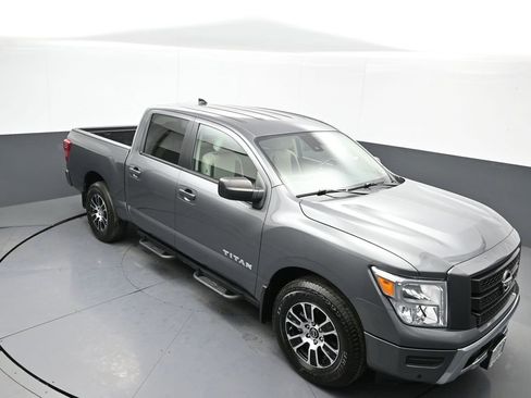 Used 2024 Nissan Titan SV w/ SV Convenience Package image 33