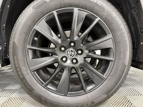 Used 2017 Toyota Highlander SE AWD/4WD image 32