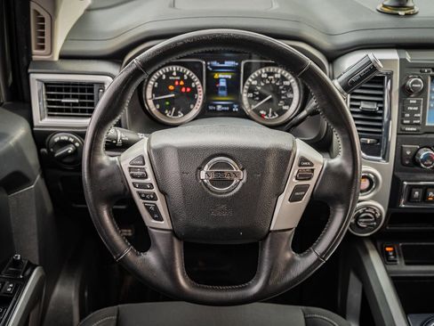 Used 2018 Nissan Titan SV w/ SV Convenience Package image 25