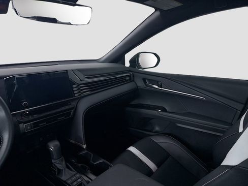 Certified 2025 Toyota Camry SE image 16