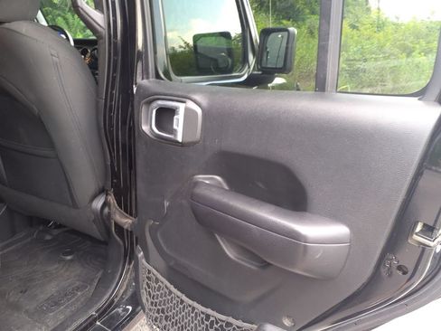 Used 2018 Jeep Wrangler Unlimited Sport S AWD/4WD image 14