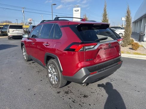 Used 2019 Toyota RAV4 Limited image 18