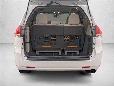 Used 2011 Toyota Sienna LE image 6