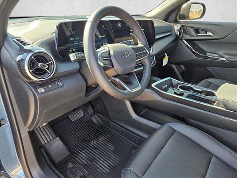 New 2026 Chevrolet Equinox LT w/ Convenience Package II FWD image 3