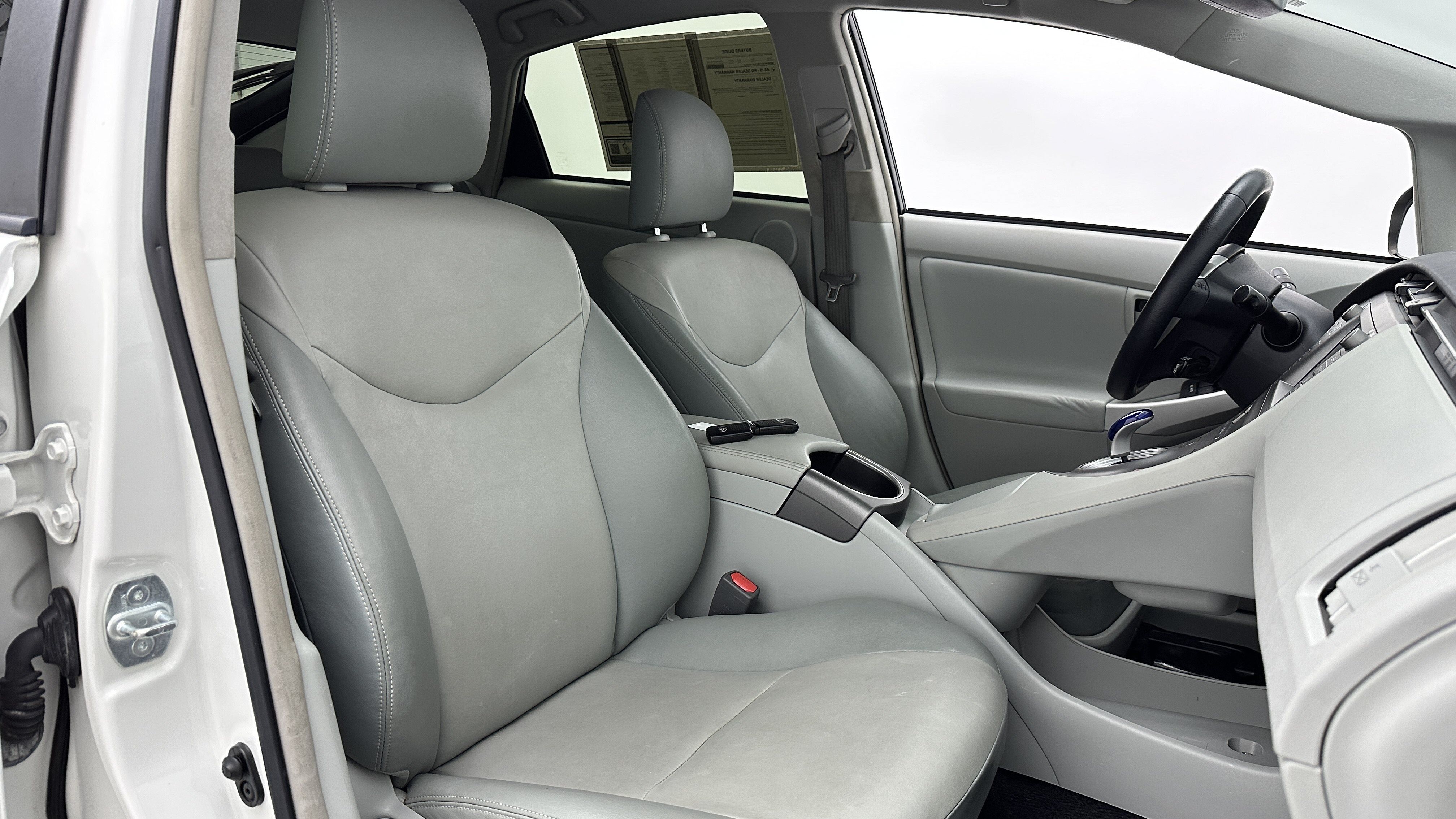 Used 2015 Toyota Prius Five w/ Advanced Technology Package FWD image 35