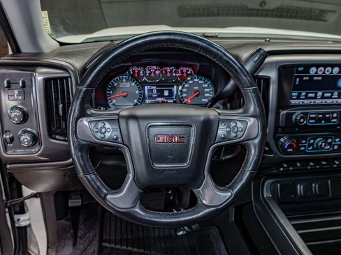 Used 2018 GMC Sierra 1500 SLT image 16