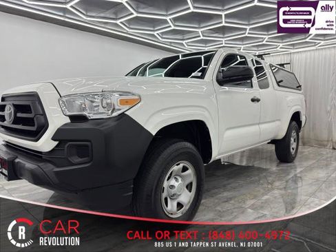 Used 2020 Toyota Tacoma SR image 3