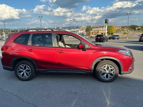 Certified 2022 Subaru Forester Premium AWD/4WD image 5