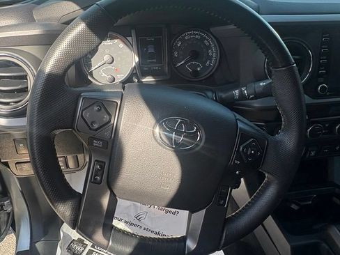 Used 2022 Toyota Tacoma TRD Sport AWD/4WD image 19