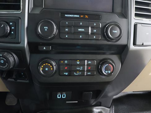 Used 2018 Ford F150 XLT w/ Equipment Group 302A Luxury image 10