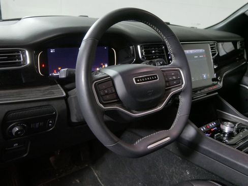 Used 2022 Jeep Wagoneer Series III w/ Rear Seat Video Group 1 AWD/4WD image 12